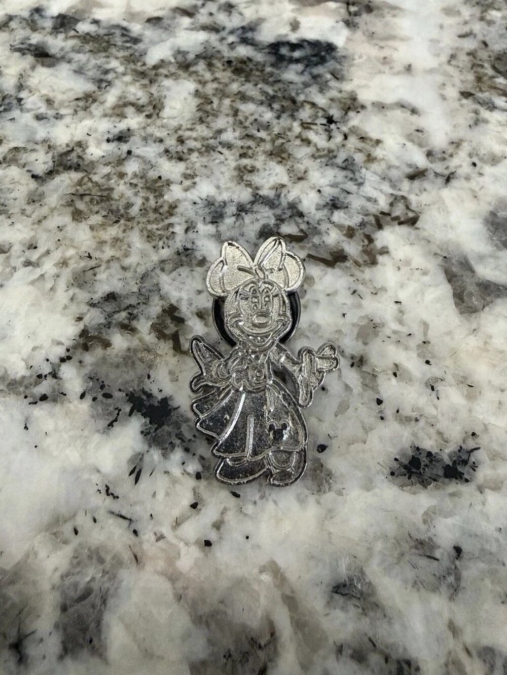 WDW 2013 Hidden Mickey Minnie Pin Trader Icon Chaser